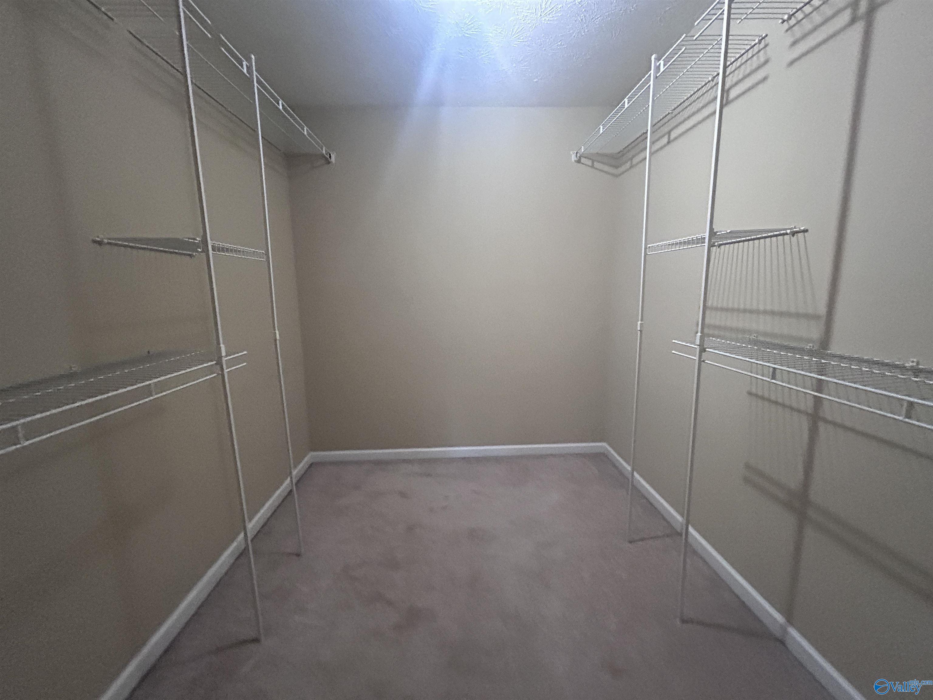 Property image 6 / 12