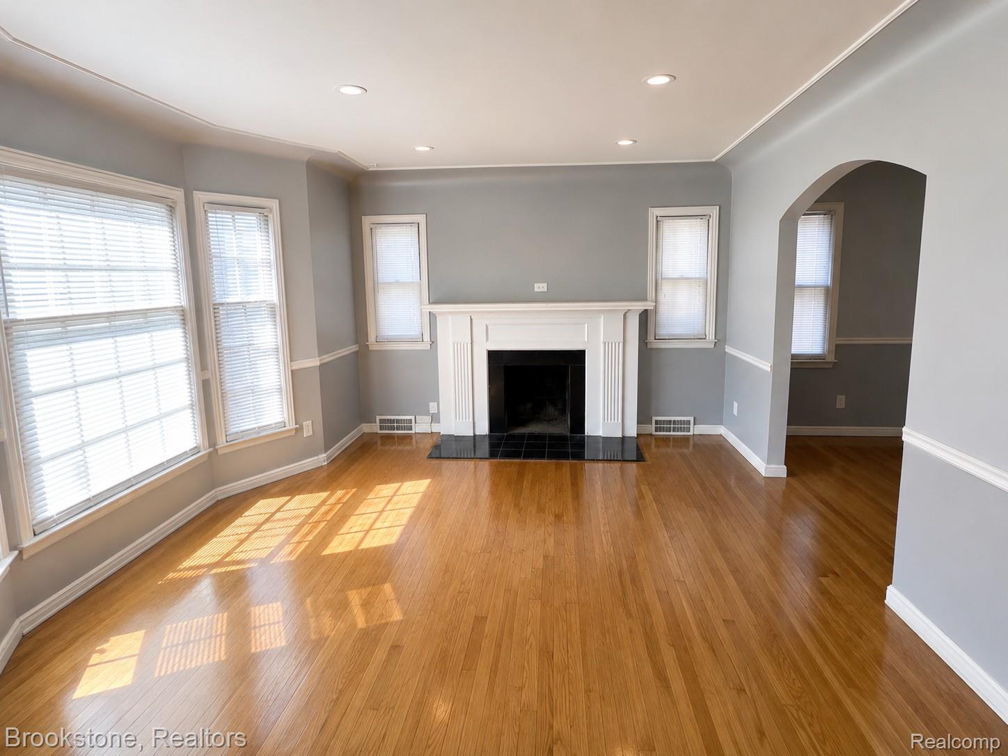 View property gallery image 3