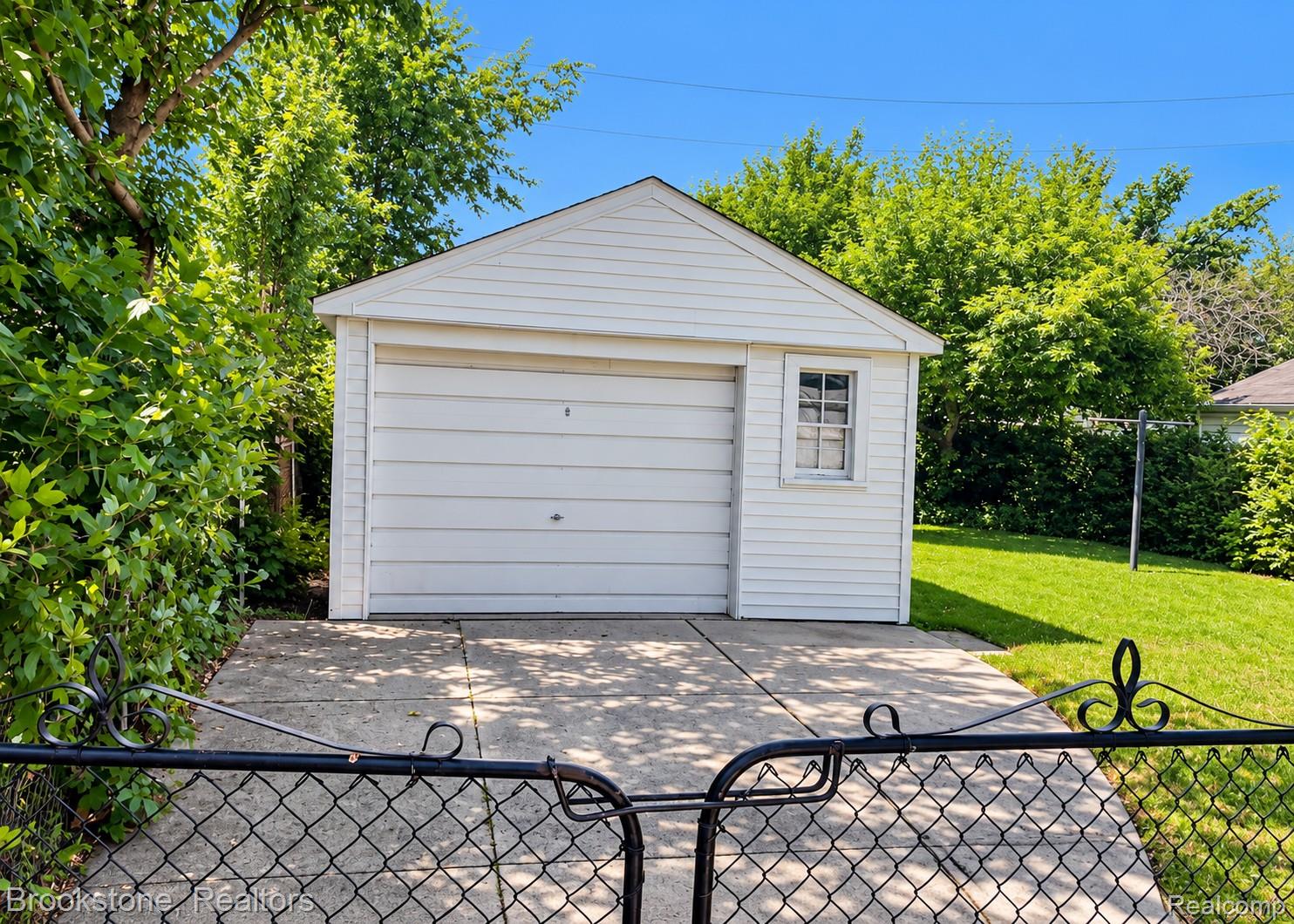 View property gallery image 4