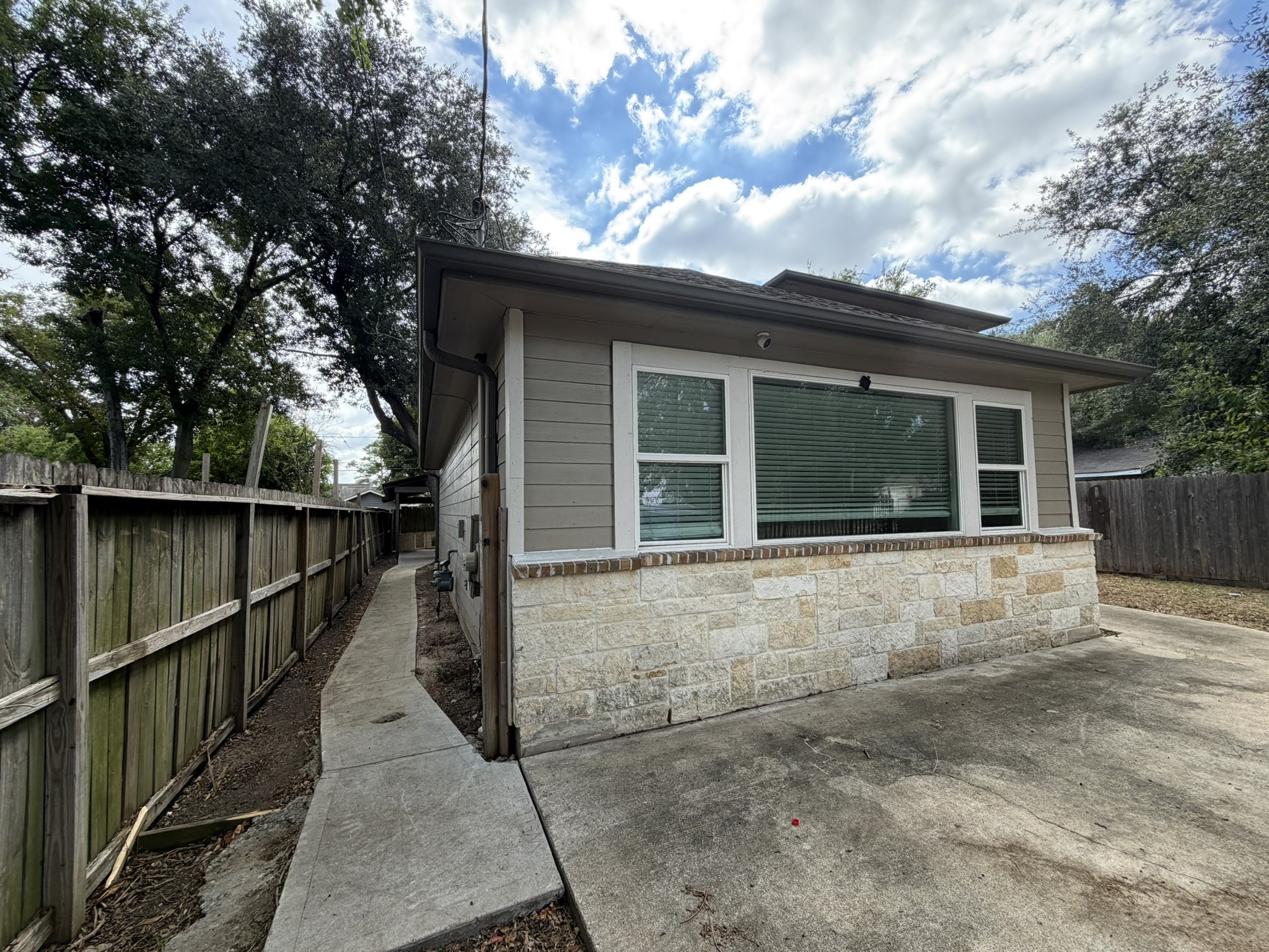 View property gallery image 2